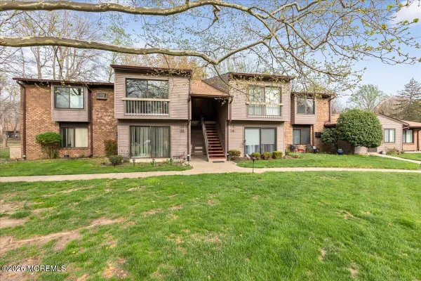 Property Slideshow image 2 of 23 | 18 lexington ct, Red Bank, NJ, 07701