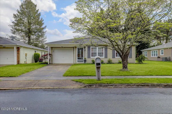 Property Slideshow image 2 of 40 | 11 tennis ct, Brick, NJ, 08723