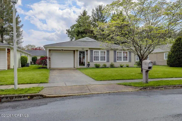 Property Slideshow image 3 of 40 | 11 tennis ct, Brick, NJ, 08723