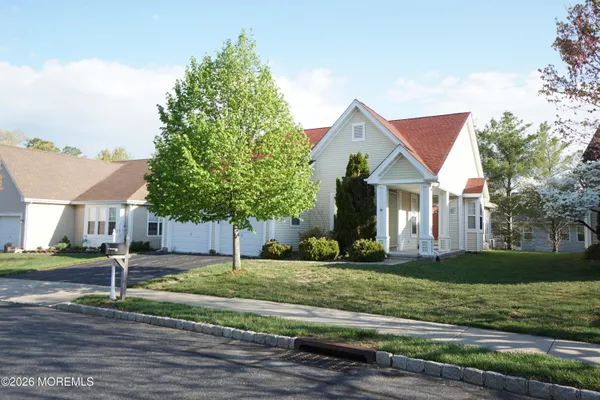 Property Slideshow image 3 of 38 | 20 turtle creek run 20, Barnegat, NJ, 08005