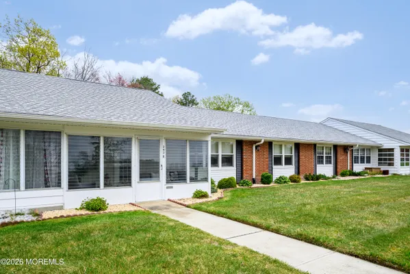 Property Slideshow image 2 of 27 | 343b canterbury ct 1002, Lakewood, NJ, 08701