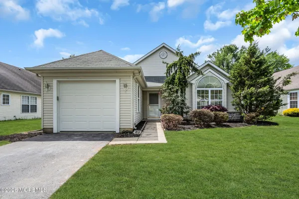 Property Slideshow image 3 of 41 | 8 skyline dr, Lakewood, NJ, 08701
