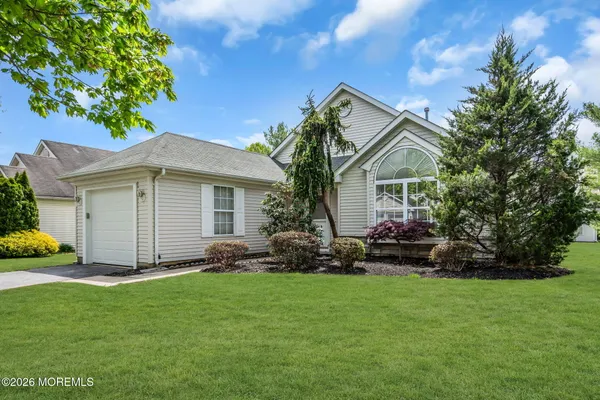 Property Slideshow image 2 of 41 | 8 skyline dr, Lakewood, NJ, 08701