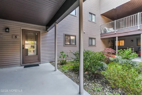 Property Slideshow image 2 of 25 | 5 eastport ct, Red Bank, NJ, 07701