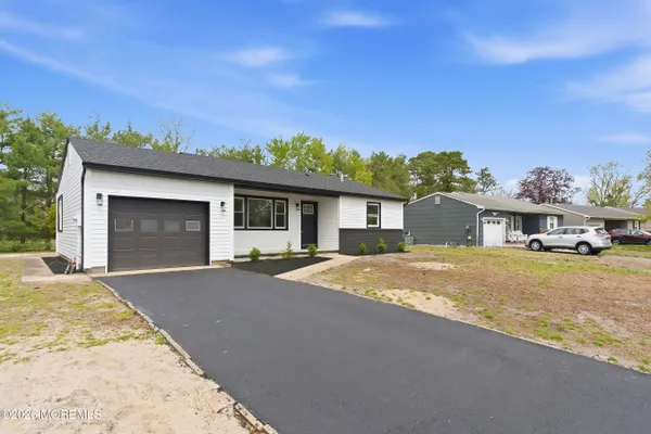 Property Slideshow image 2 of 33 | 30 sherwood ln, Toms River, NJ, 08757