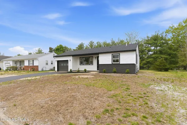 Property Slideshow image 3 of 33 | 30 sherwood ln, Toms River, NJ, 08757