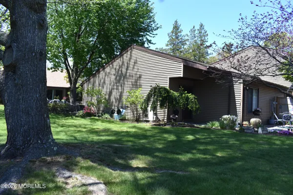Property Slideshow image 2 of 18 | 17 concord ct, Red Bank, NJ, 07701