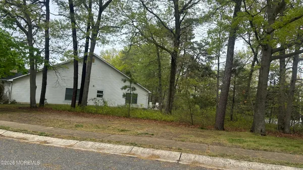 Property Slideshow image 2 of 16 | 1905 kwansan ct, Toms River, NJ, 08755
