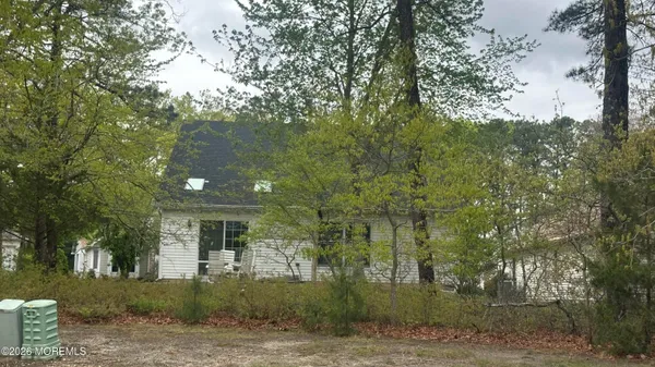 Property Slideshow image 3 of 16 | 1905 kwansan ct, Toms River, NJ, 08755