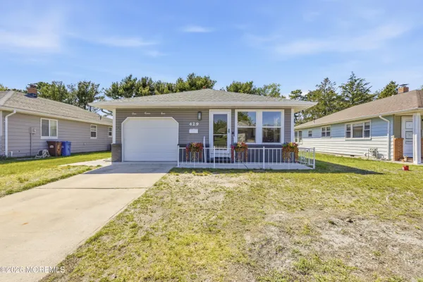Property Slideshow image 2 of 34 | 429 saint thomas dr, Toms River, NJ, 08757