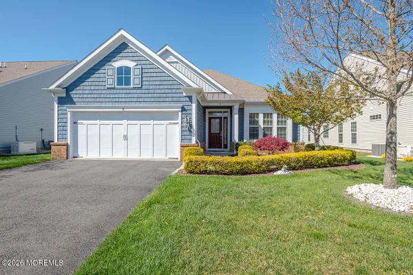 Property Slideshow image 2 of 25 | 8 e dartford dr, Farmingdale, NJ, 07727