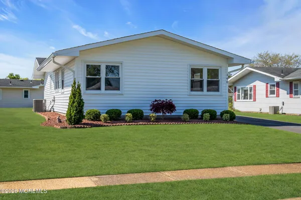 Property Slideshow image 3 of 29 | 140 clay cir, Brick, NJ, 08724