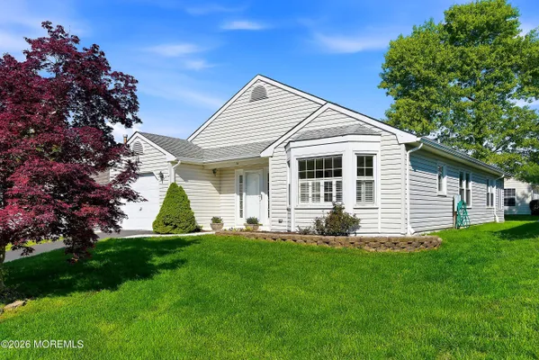 Property Slideshow image 3 of 37 | 10 springhill dr, Brick, NJ, 08724