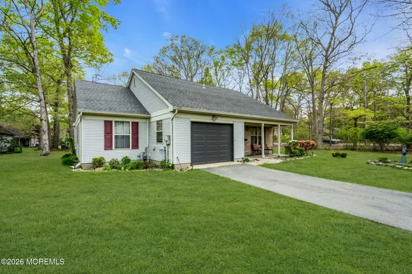 Property Slideshow image 3 of 25 | 508 petunia ln, Whiting, NJ, 08759
