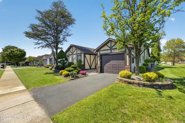 Property Slideshow image 3 of 32 | 25 hansom ln, Marlboro, NJ, 07746