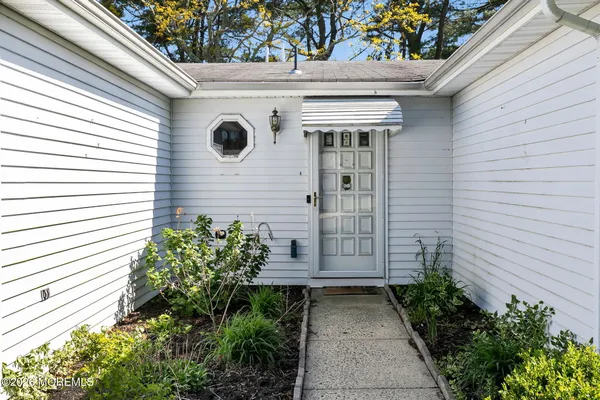 Property Slideshow image 2 of 19 | 7 lance dr, Brick, NJ, 08723
