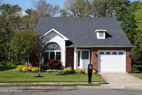 Property Slideshow image 3 of 39 | 1961 kwansan ct, Toms River, NJ, 08755