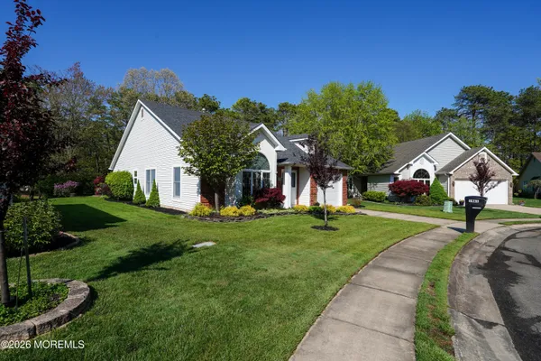 Property Slideshow image 2 of 39 | 1961 kwansan ct, Toms River, NJ, 08755