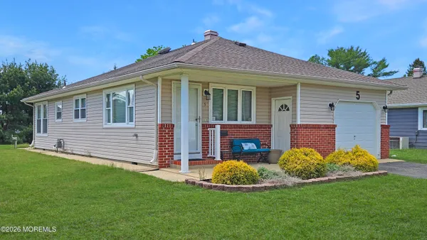 Property Slideshow image 2 of 19 | 5 martinique dr, Toms River, NJ, 08757