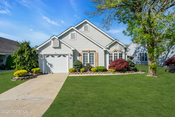 Property Slideshow image 3 of 32 | 18 grosunor ct, Jackson, NJ, 08527