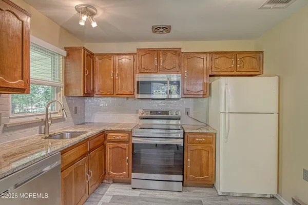 Property Slideshow image 2 of 25 | 16 hudson pkwy, Whiting, NJ, 08759