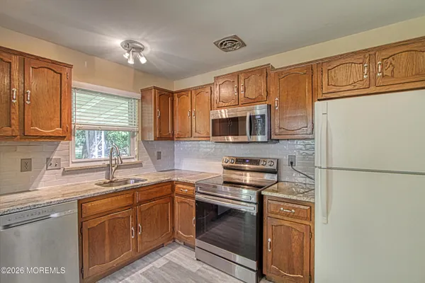 Property Slideshow image 3 of 25 | 16 hudson pkwy, Whiting, NJ, 08759