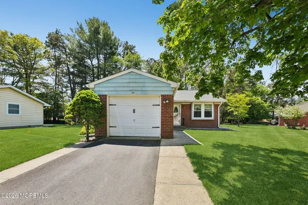 Property Slideshow image 3 of 29 | 791 hudson pkwy, Whiting, NJ, 08759