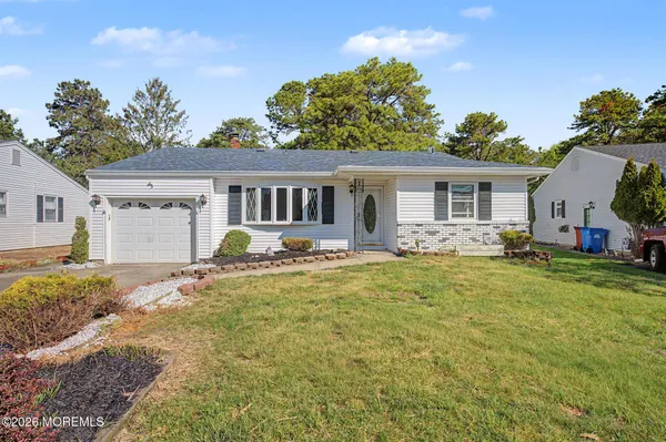 Property Slideshow image 2 of 37 | 3 whitaker dr, Toms River, NJ, 08757
