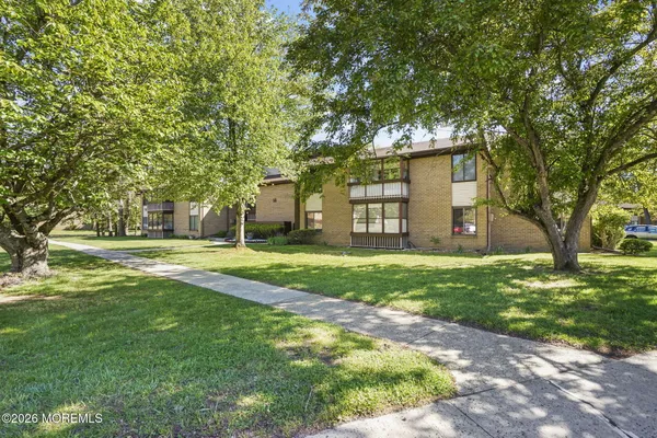 Property Slideshow image 2 of 36 | 14 pine cluster cir d, Manalapan, NJ, 07726