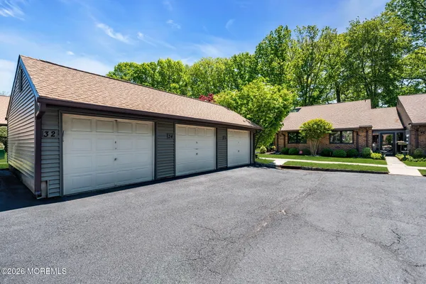 Property Slideshow image 3 of 19 | 34 dickinson ct, Red Bank, NJ, 07701