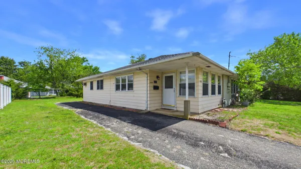 Property Slideshow image 3 of 37 | 2240 yorktowne blvd, Toms River, NJ, 08753