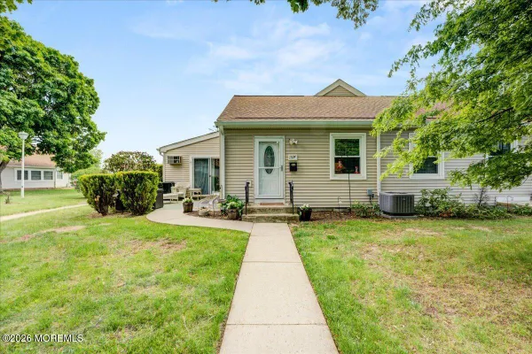 Property Slideshow image 3 of 23 | 139 wein market f, Freehold, NJ, 07728