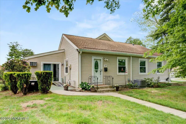 Property Slideshow image 2 of 23 | 139 wein market f, Freehold, NJ, 07728