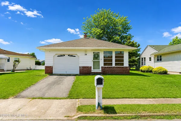 Property Slideshow image 2 of 36 | 39 corinth pl, Toms River, NJ, 08757