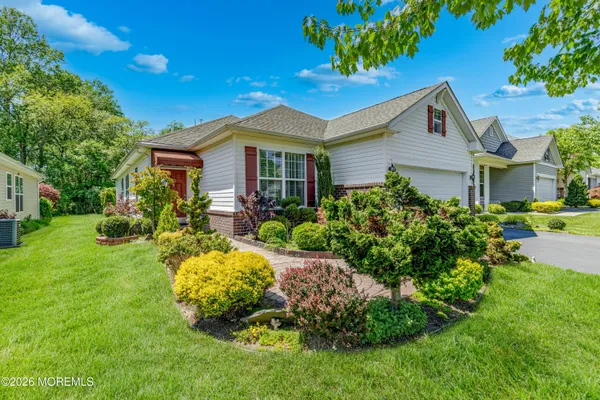 Property Slideshow image 3 of 64 | 53 kingston dr, Jackson, NJ, 08527