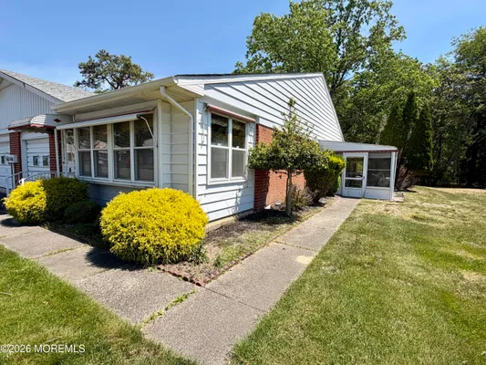 Property Slideshow image 2 of 48 | 16 franklin ln b, Whiting, NJ, 08759