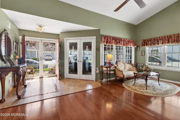 Property Slideshow image 2 of 40 | 932b liverpool cir b, Manchester, NJ, 08759