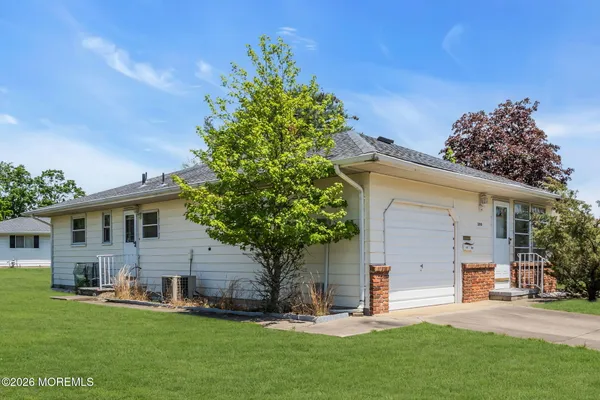 Property Slideshow image 3 of 25 | 390 saint thomas dr, Toms River, NJ, 08757