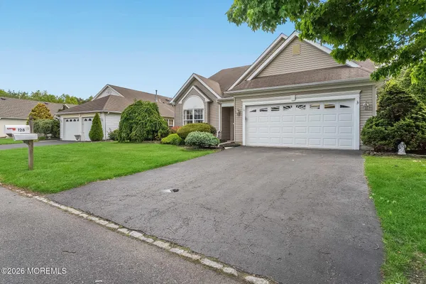 Property Slideshow image 2 of 39 | 128 skyline dr, Lakewood, NJ, 08701