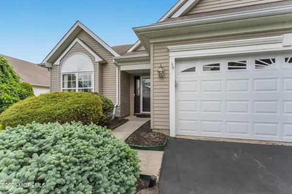 Property Slideshow image 3 of 39 | 128 skyline dr, Lakewood, NJ, 08701