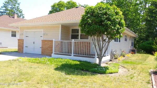 Property Slideshow image 2 of 21 | 1568 mount everest ln, Toms River, NJ, 08753