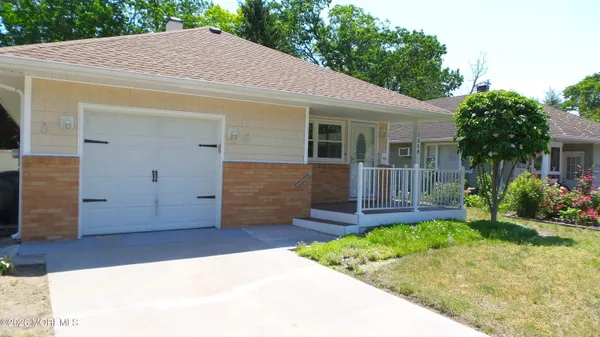 Property Slideshow image 3 of 21 | 1568 mount everest ln, Toms River, NJ, 08753