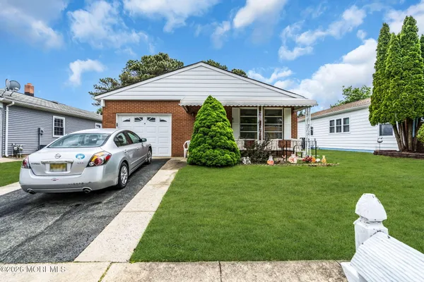 Property Slideshow image 3 of 24 | 4 brisbane ct, Toms River, NJ, 08757