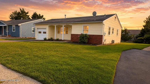 Property Slideshow image 2 of 23 | 27 norfolk dr, Toms River, NJ, 08757