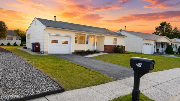 Property Slideshow image 3 of 23 | 27 norfolk dr, Toms River, NJ, 08757