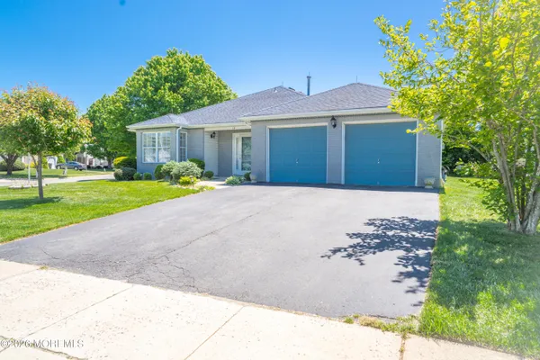 Property Slideshow image 3 of 7 | 19 mayapple dr, Brick, NJ, 08724