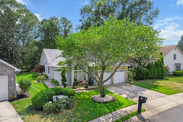 Property Slideshow image 2 of 59 | 1635 lacebark ct, Toms River, NJ, 08755