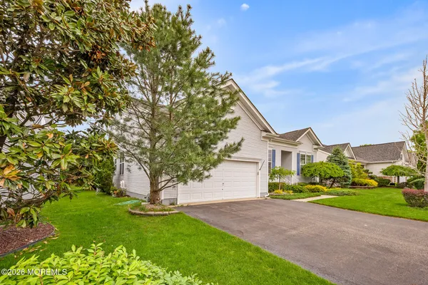 Property Slideshow image 3 of 61 | 7 brattleboro rd, Jackson, NJ, 08527