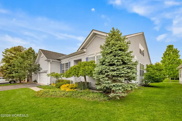 Property Slideshow image 2 of 61 | 7 brattleboro rd, Jackson, NJ, 08527