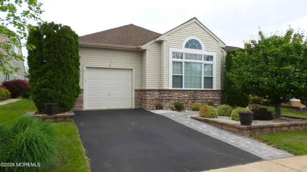 Property Slideshow image 2 of 44 | 7 marnier ct, Manchester, NJ, 08759